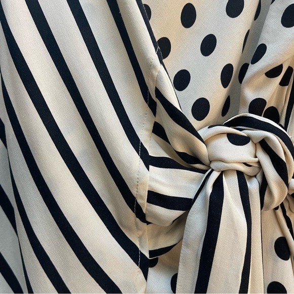 NWT 🆕 - Zara Stripes + Polka Dots Silky Wrap Front Asymmetrical Blouse - XS - Picture 6 of 8